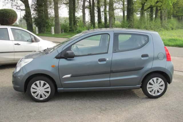 Suzuki Alto (2010) thumbnail 4