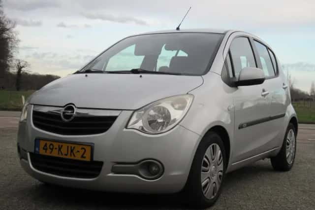 Opel Agila (2009) thumbnail 3
