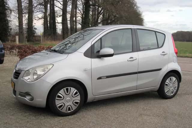 Opel Agila (2009) thumbnail 4