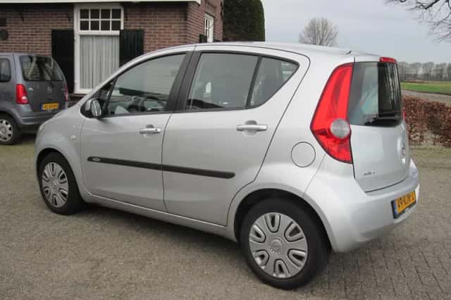 Opel Agila (2009) thumbnail 6