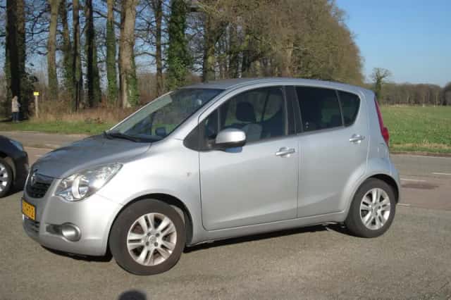 Opel Agila (2012) thumbnail 4