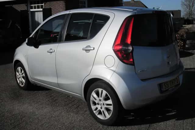 Opel Agila (2012) thumbnail 6