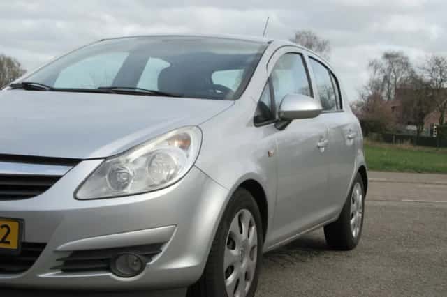 Opel Corsa (2008) thumbnail 3