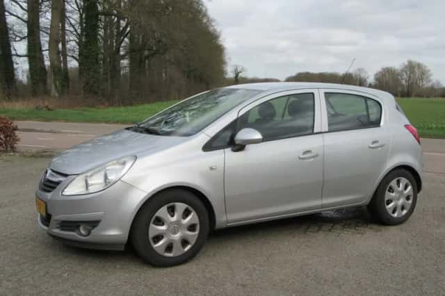Opel Corsa (2008) thumbnail 4