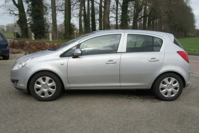 Opel Corsa (2008) thumbnail 5
