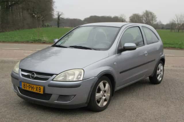 Opel Corsa (2004) thumbnail 3