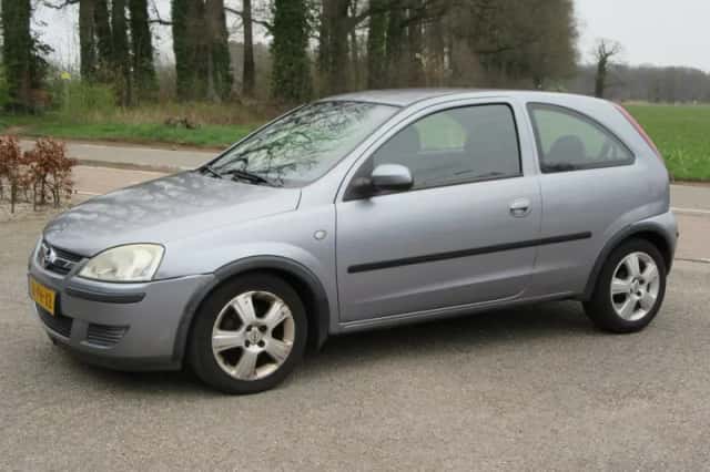 Opel Corsa (2004) thumbnail 4