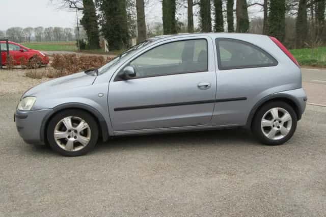 Opel Corsa (2004) thumbnail 5