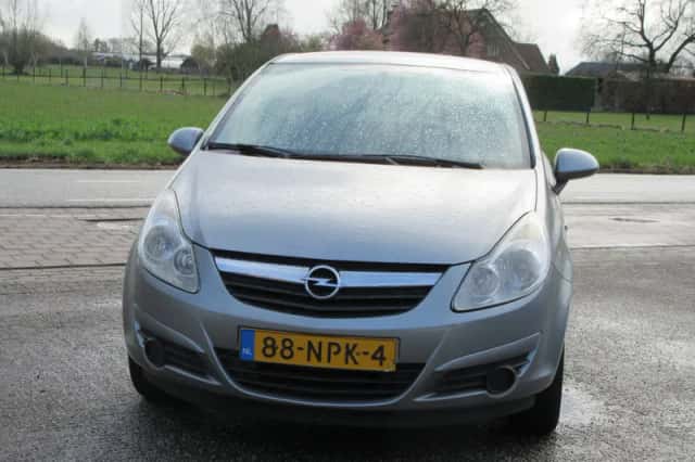 Opel Corsa (2010) thumbnail 2