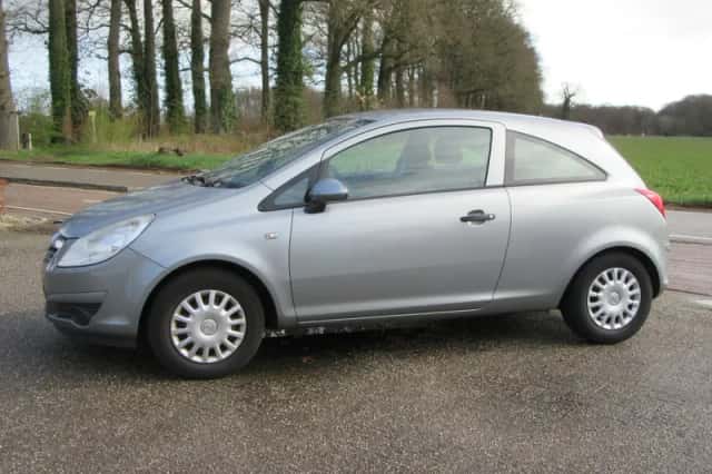 Opel Corsa (2010) thumbnail 4