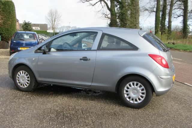Opel Corsa (2010) thumbnail 5