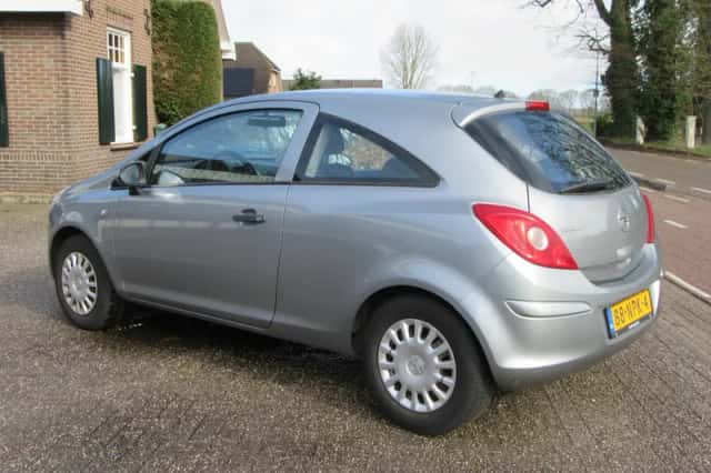 Opel Corsa (2010) thumbnail 6