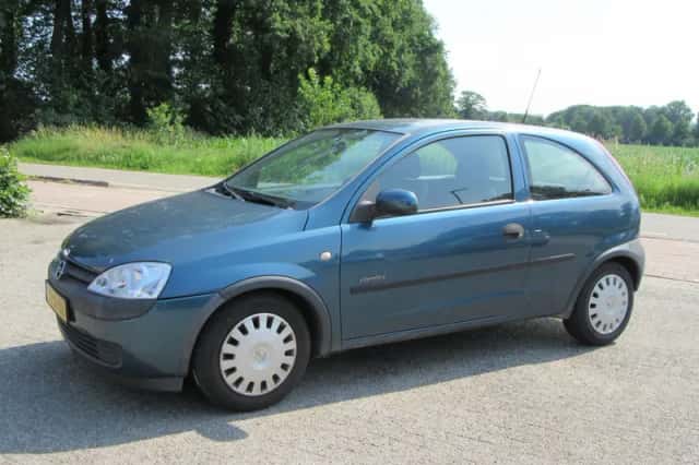 Opel Corsa (2002) thumbnail 3