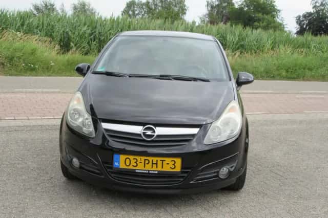 Opel Corsa (2011) thumbnail 2