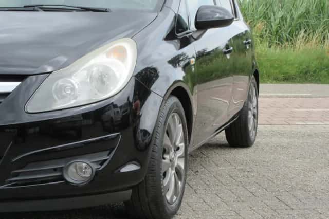 Opel Corsa (2011) thumbnail 3