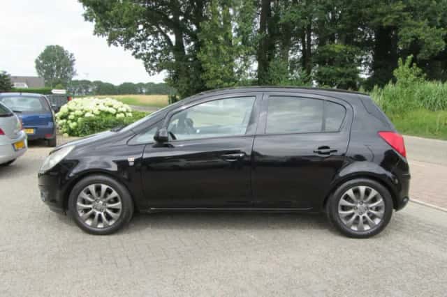 Opel Corsa (2011) thumbnail 6