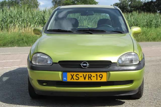 Opel Corsa (1999) thumbnail 2