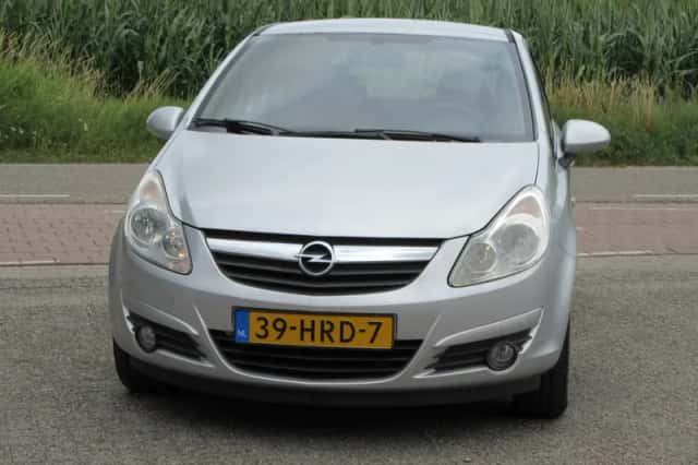 Opel Corsa (2009) thumbnail 2