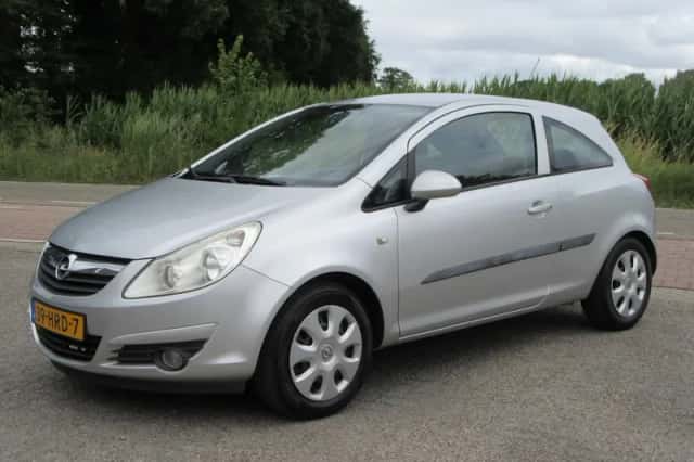 Opel Corsa (2009) thumbnail 4
