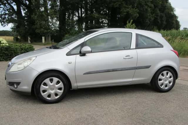 Opel Corsa (2009) thumbnail 5