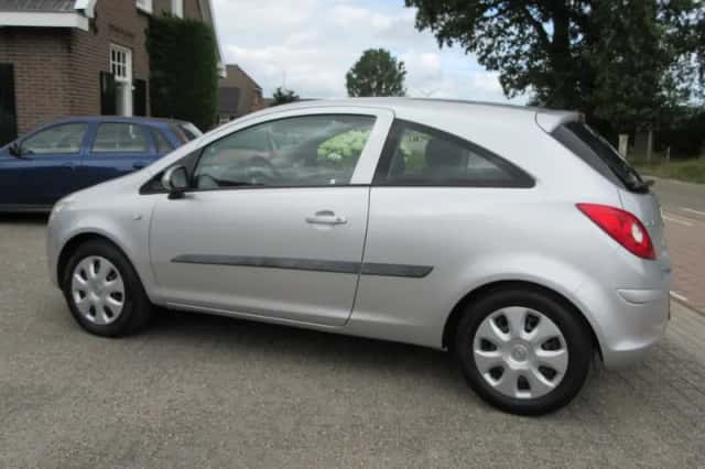 Opel Corsa (2009) thumbnail 6