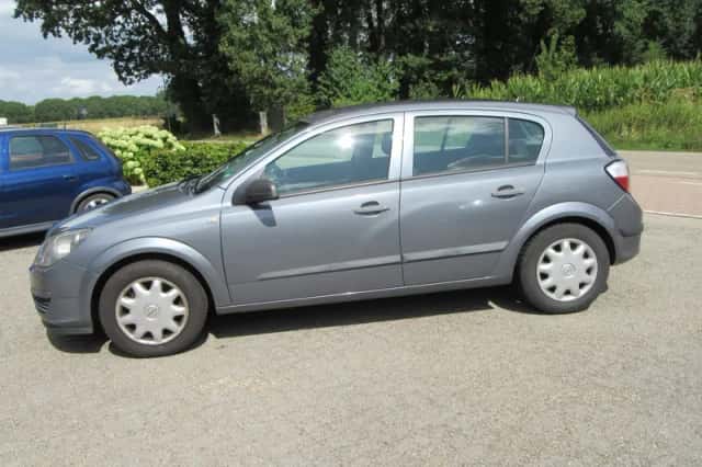 Opel Astra (2004) thumbnail 5