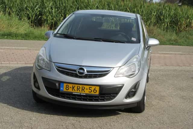Opel Corsa (2013) thumbnail 2