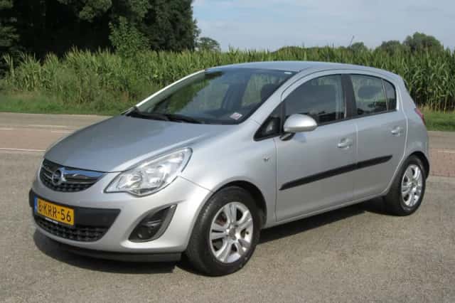 Opel Corsa (2013) thumbnail 3