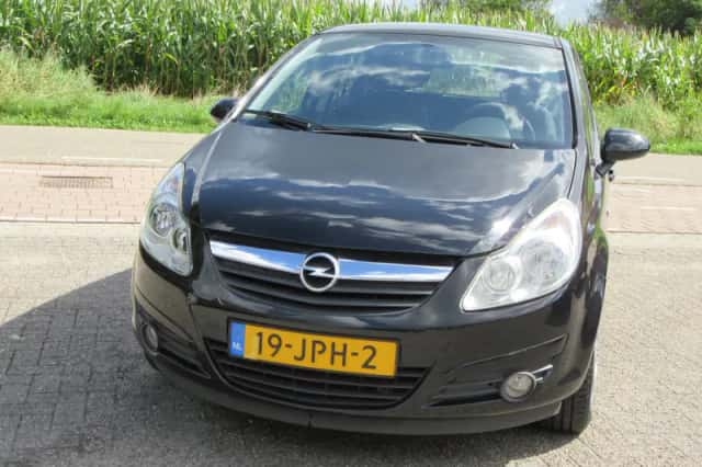 Opel Corsa (2009) thumbnail 2
