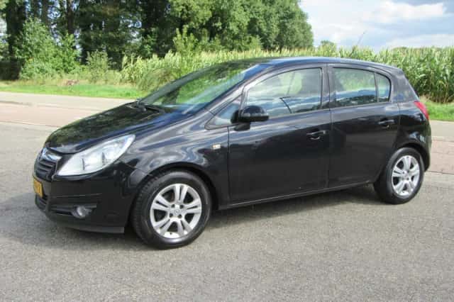 Opel Corsa (2009) thumbnail 3