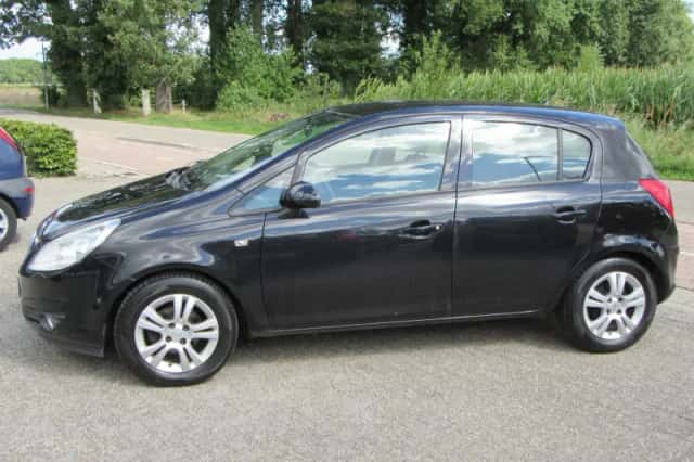 Opel Corsa (2009) thumbnail 4