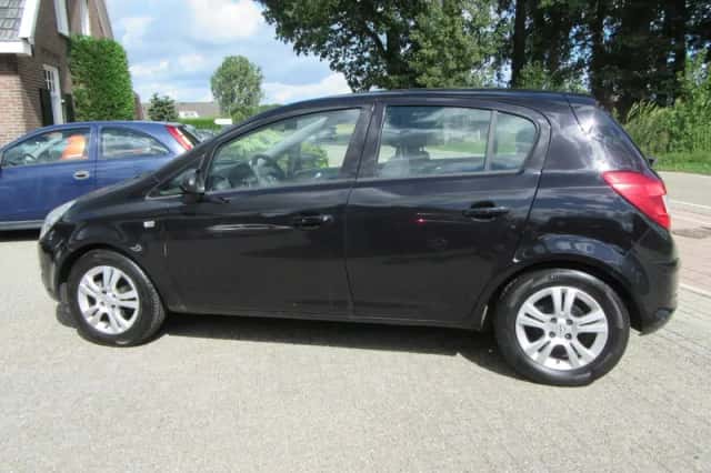 Opel Corsa (2009) thumbnail 5