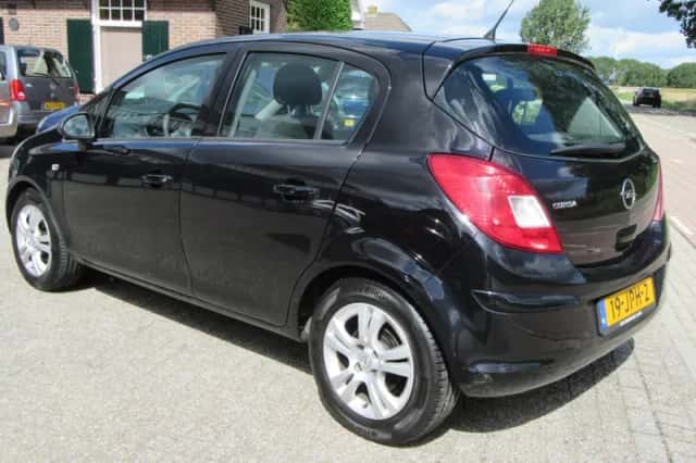 Opel Corsa (2009) thumbnail 6