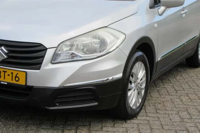Suzuki S-Cross (2014) thumbnail 3
