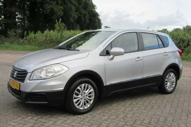 Suzuki S-Cross (2014) thumbnail 4