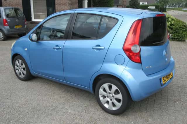 Opel Agila (2008) thumbnail 6