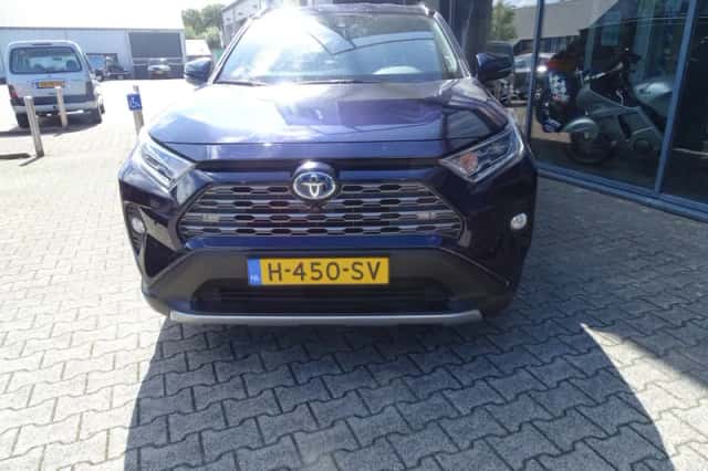 Toyota RAV4 (2020) thumbnail 2