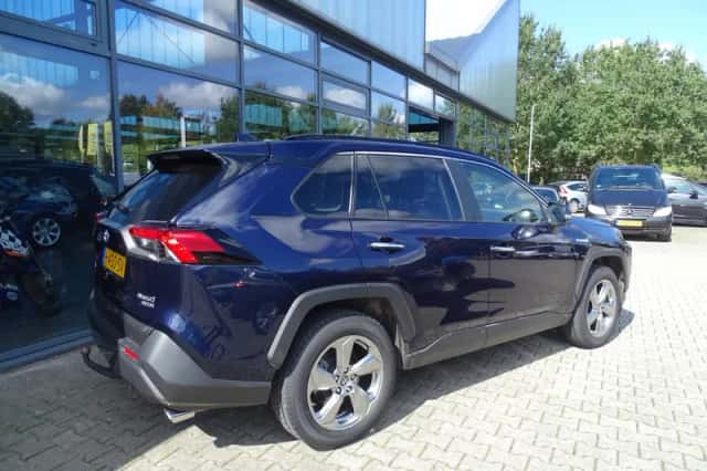 Toyota RAV4 (2020) thumbnail 3