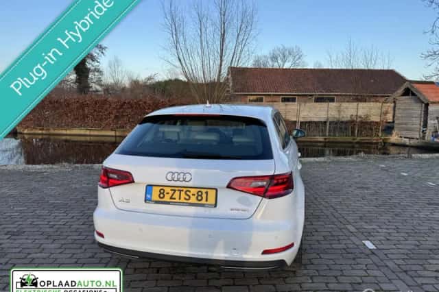 Audi A3 (2015) thumbnail 2