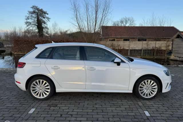 Audi A3 (2015) thumbnail 5