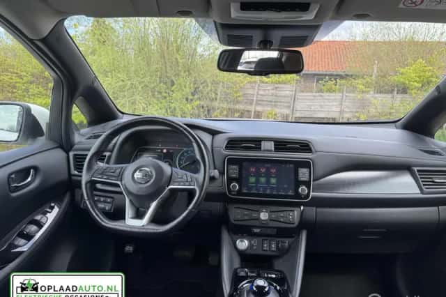 Nissan Leaf (2021) thumbnail 2