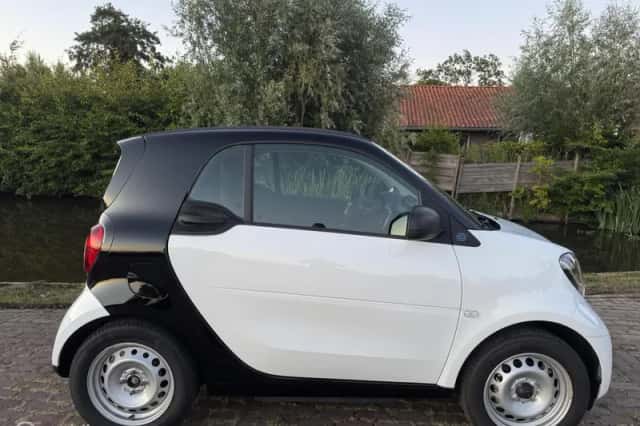Smart EQ Fortwo (2023) thumbnail 4