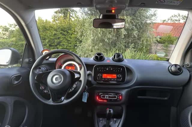 Smart EQ Fortwo (2023) thumbnail 6
