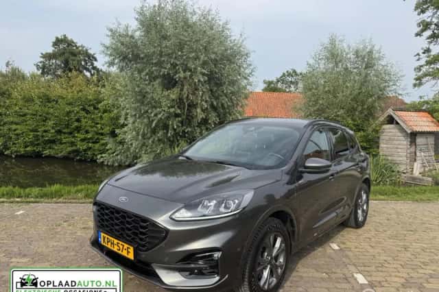Ford Kuga (2021) thumbnail 1