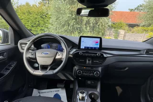 Ford Kuga (2021) thumbnail 3