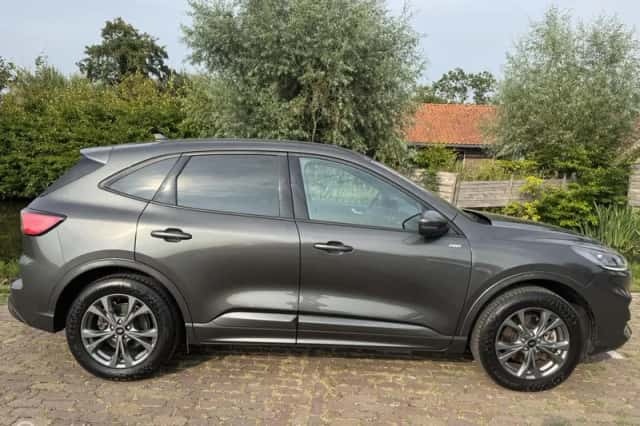 Ford Kuga (2021) thumbnail 5