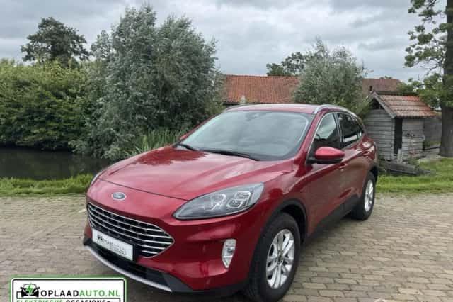 Ford Kuga (2022) thumbnail 1
