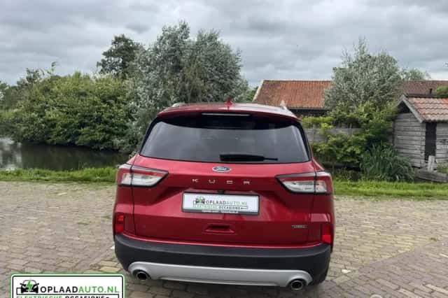 Ford Kuga (2022) thumbnail 2