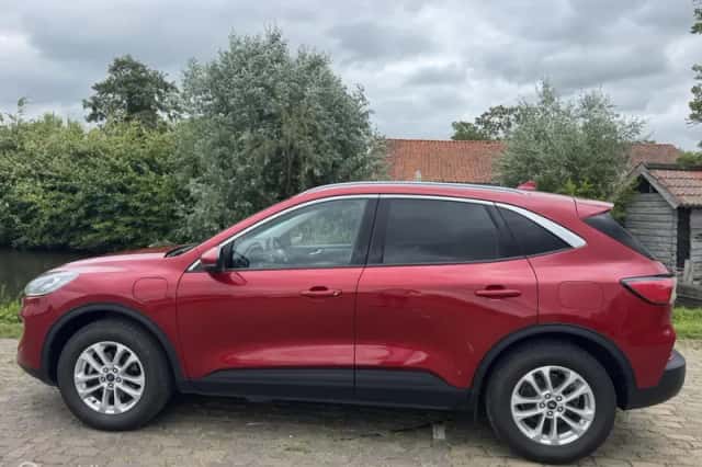 Ford Kuga (2022) thumbnail 3