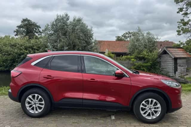 Ford Kuga (2022) thumbnail 4